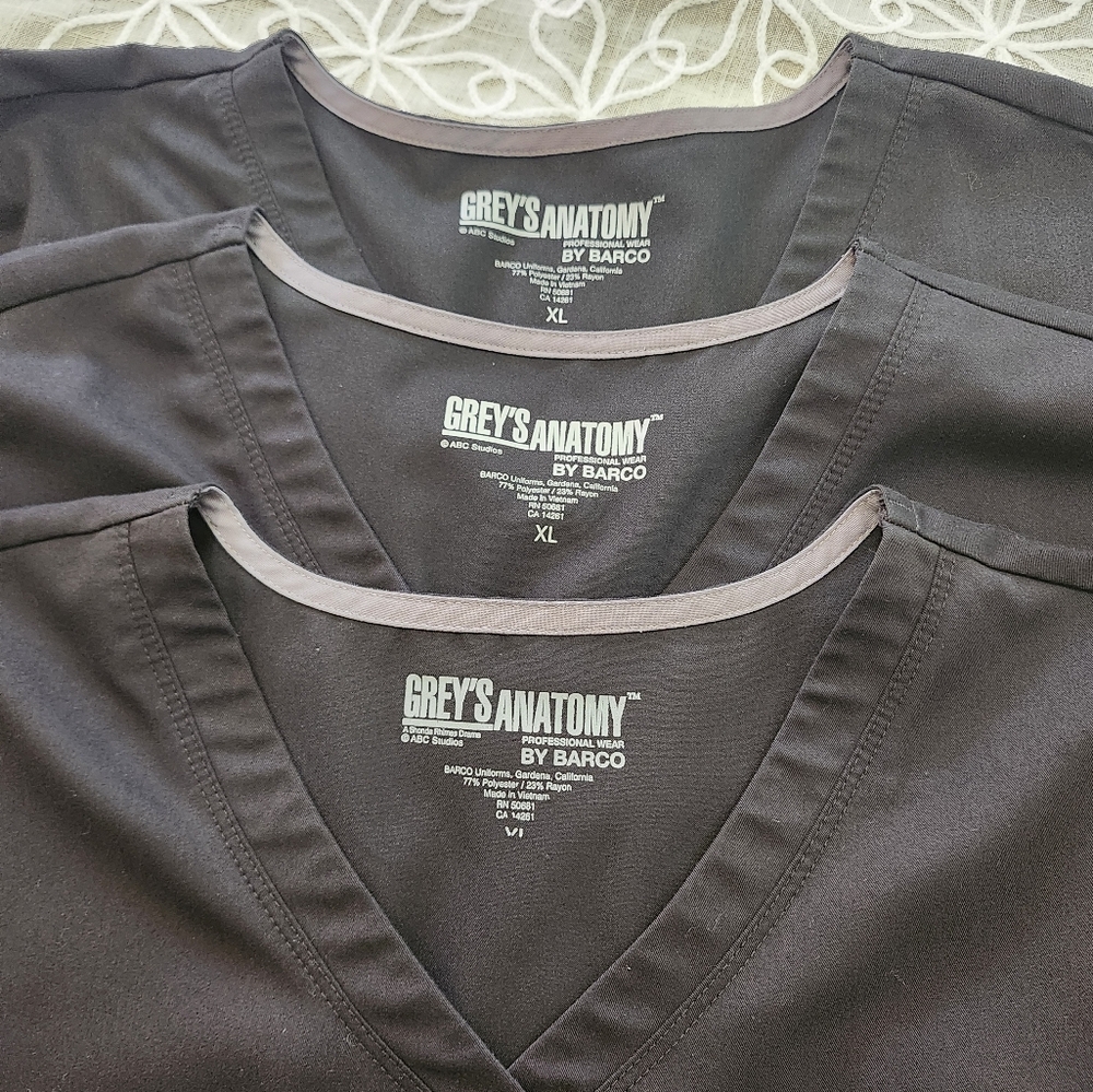 Grey's Anatomy Scrubs Bundle of 3 Black Tops And 3 Pants and 1 Jacket - Picture 9 of 16